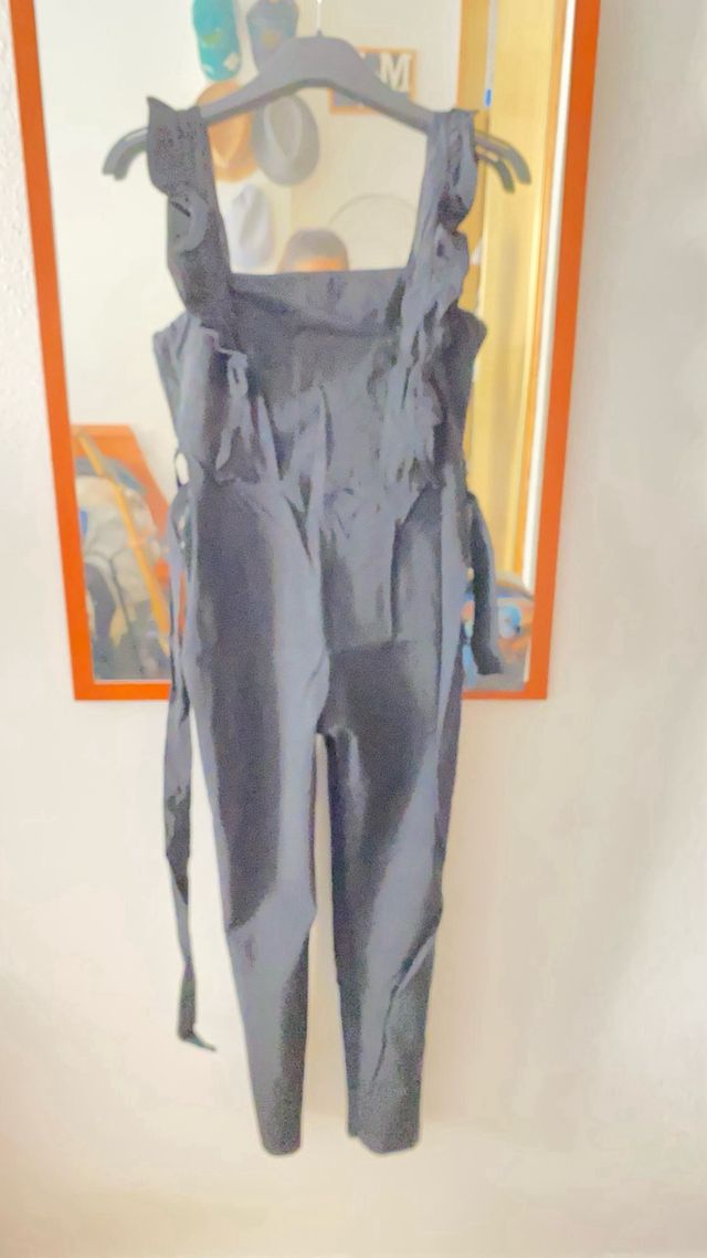 Tuta nera mono - elegante e casual