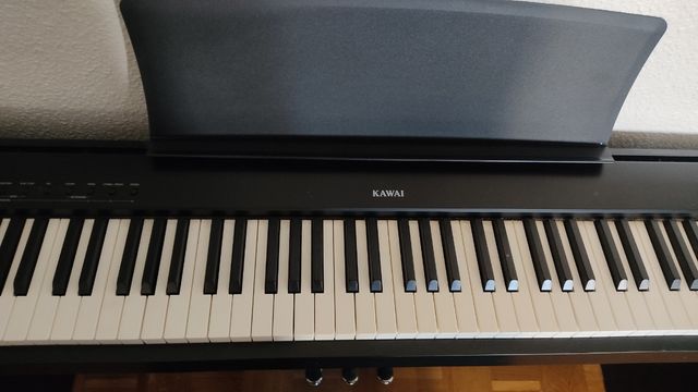 Kawai ES110: Piano digital con banqueta