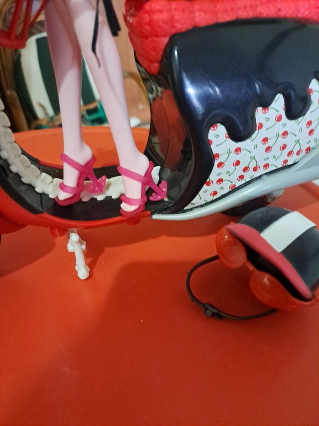 Monster High Scooter & Doll