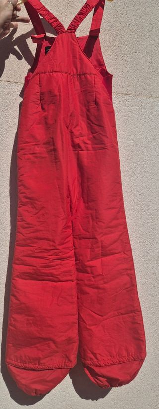 Salopette da neve rossa