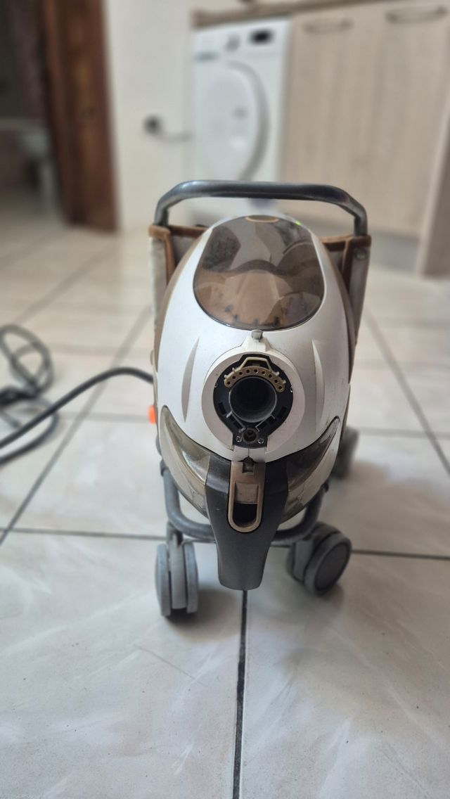 Aspirapolvere a vapore