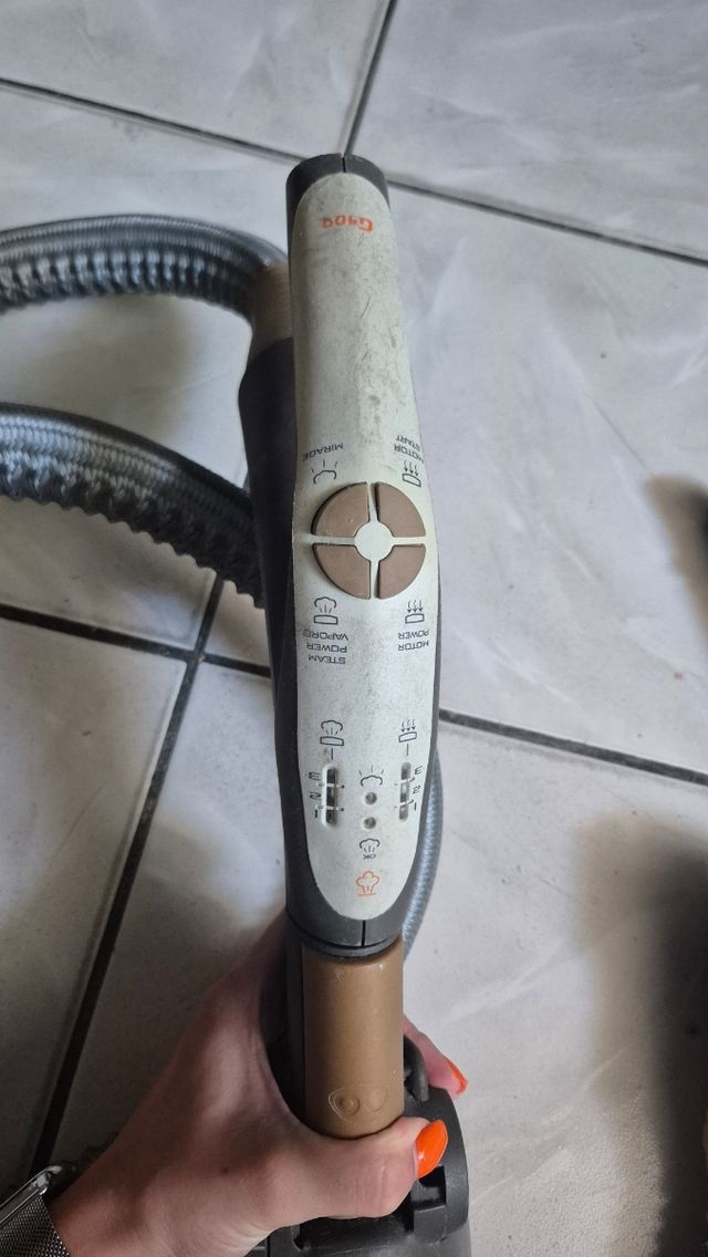 Aspirapolvere a vapore