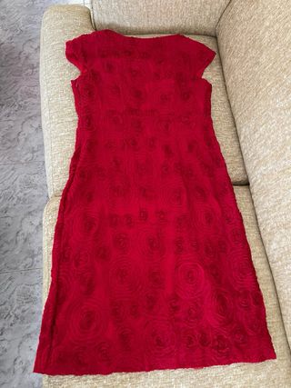 Traje de fiesta rojo de costura