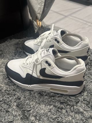 Nike Air Max 1 - Blancas y Negras
Sin ningún uso.