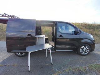 Peugeot Traveller by Lumakamper