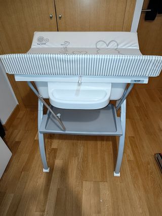 Cambiador bebé Brevi plegable con bañera. 