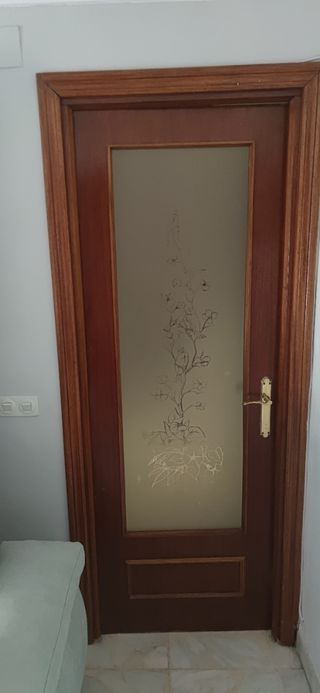 Puerta interior madera - marrón