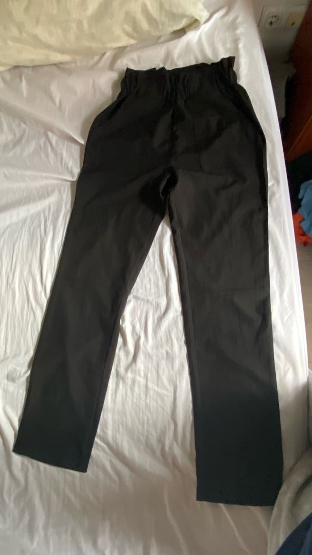 Pantaloni neri alla moda