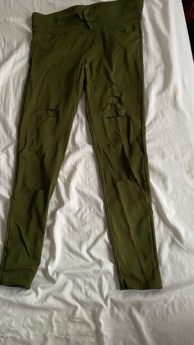 Pantaloni casual strappati verde oliva