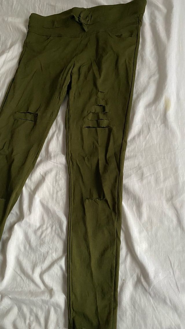 Pantaloni casual strappati verde oliva
