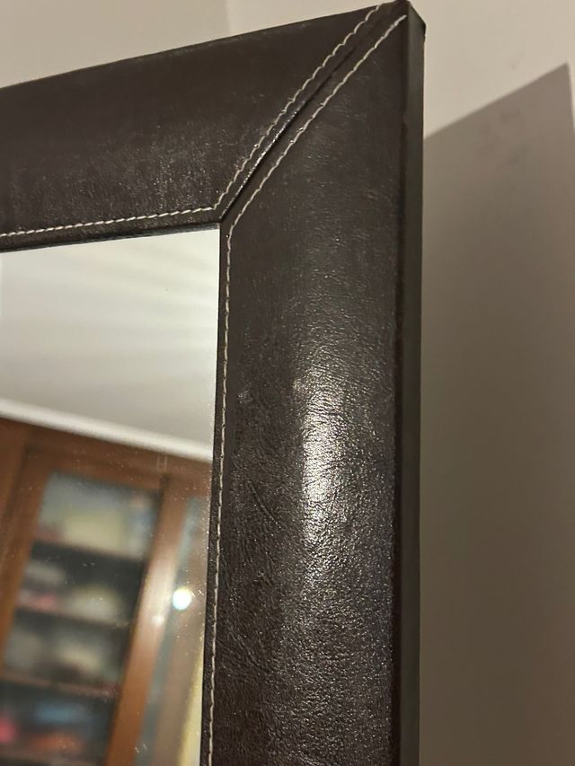 Espejo de pie marrón