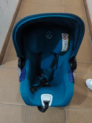 Jané Muum: carro + bolso + capazo + portabebés.