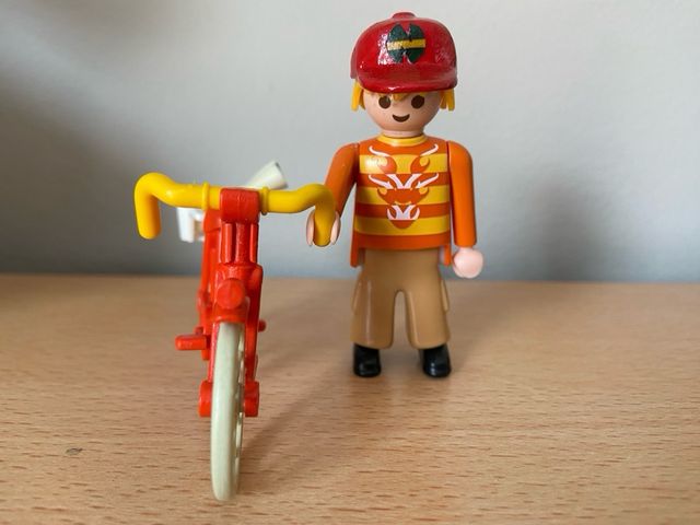 Playmobil repartidor periódico bici
