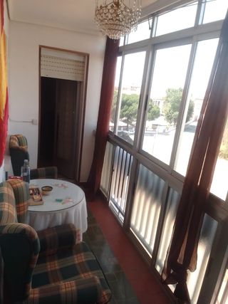 Apartamento 3 hab, 1 baño, 3 terrazas.
