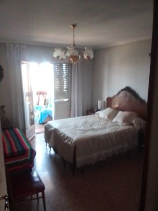 Apartamento 3 hab, 1 baño, 3 terrazas.