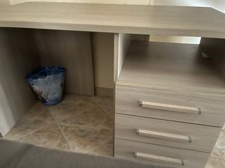 2 Scrivanie beige in legno