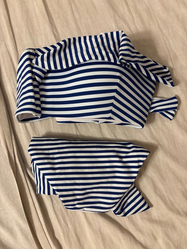 Costume Calzedonia a righe blu e bianche