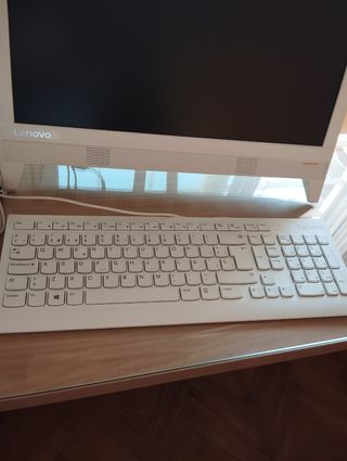 Lenovo IdeaCentre Blanco - PC sobremesa