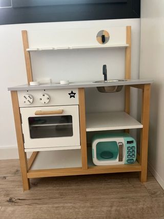 Cocinita juguete madera infantil.