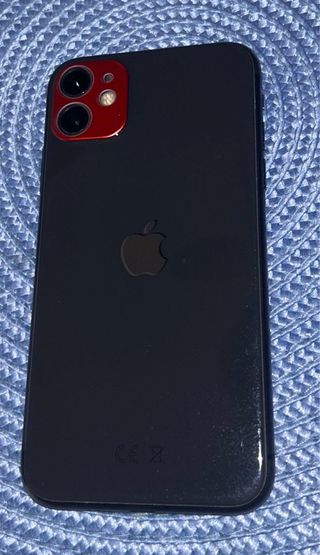 iPhone 11 negro-rojo seminuevo