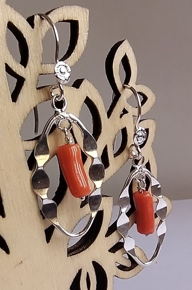 Orecchini corallo rosso pendenti in argento