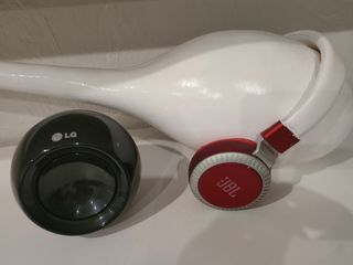 Altavoces LG + auriculares JBL