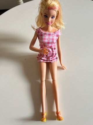 Muñecas Barbie y bici rosa