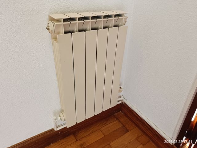 Radiadores de calefacción de color blanco