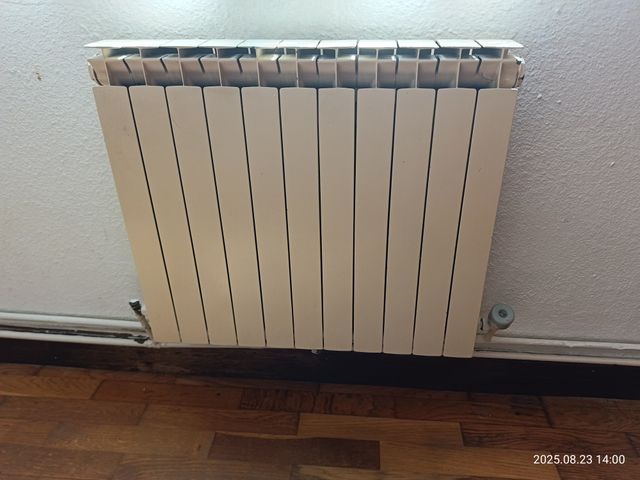 Radiadores de calefacción de color blanco