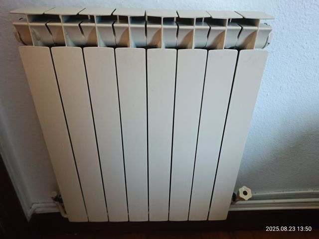 Radiadores de calefacción de color blanco