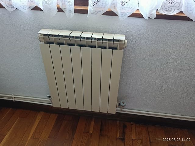 Radiadores de calefacción de color blanco