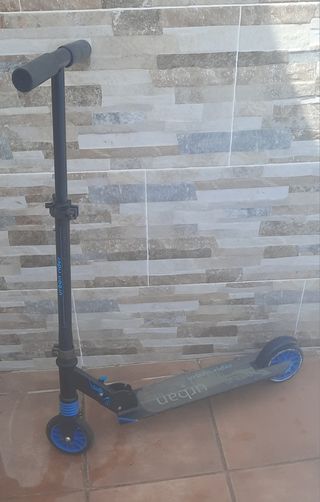 5 patines ( 2 de adulto, 2 infantiles y 1 de niño)