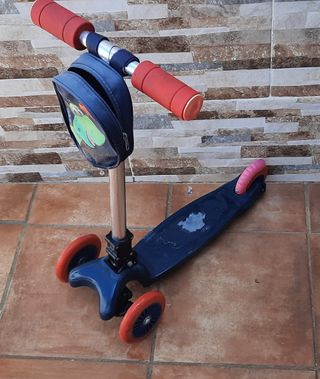 5 patines ( 2 de adulto, 2 infantiles y 1 de niño)