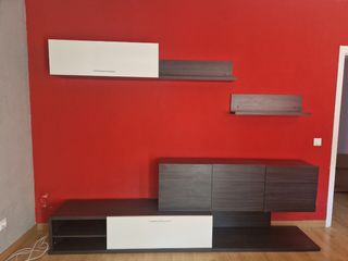 Mueble TV blanco y marrón
