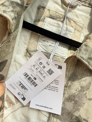 Cazadora Pull&Bear M-L camuflaje