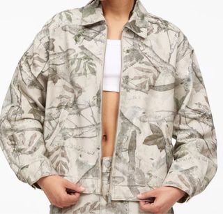 Cazadora Pull&Bear M-L camuflaje