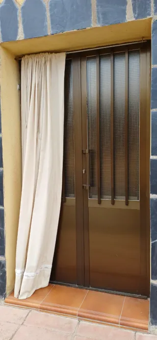 Puerta aluminio bronce 2 hojas