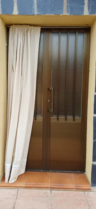 Puerta aluminio bronce 2 hojas