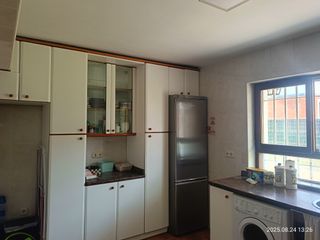 Muebles cocina en color blanco y madera