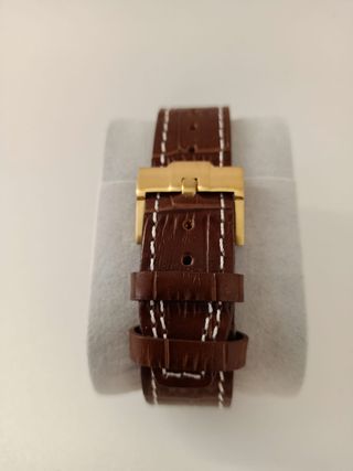 Reloj automático dorado y blanco