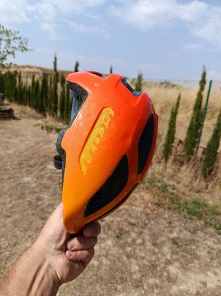 Casco Scott ciclismo naranja con el ajuste roto