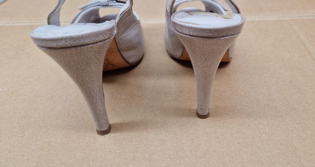 Zapatos tacón Koseri, gris ceniza, número 36.