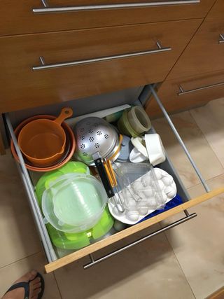 Isla de cocina de madera, almacenaje con cajones.
