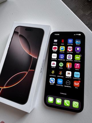 iPhone 16 Pro Max 256GB - Negro/Dorado