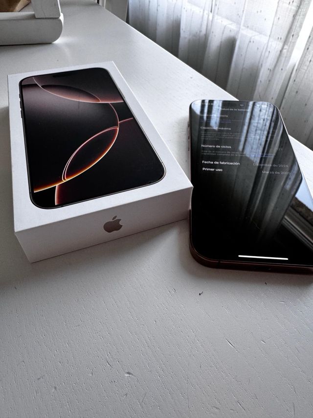 iPhone 16 Pro Max 256GB - Negro/Dorado 