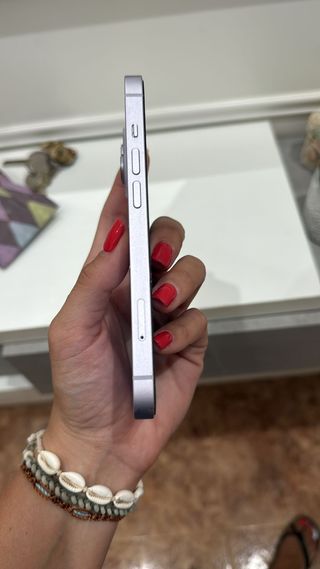 iPhone 14 morado