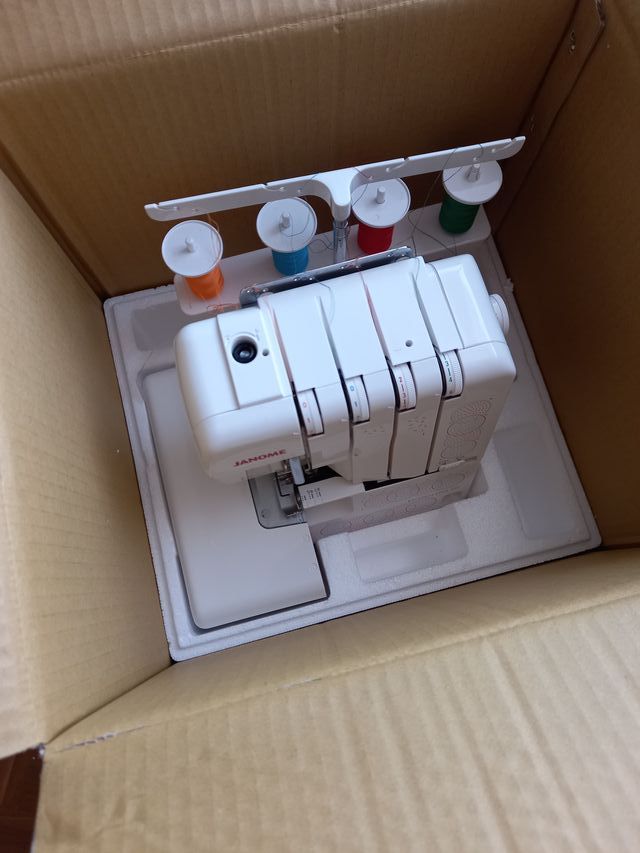 Máquina Overlock Janome Excellent Lock 777. Nueva