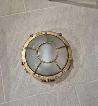 Ojo de buey náutico antiguo