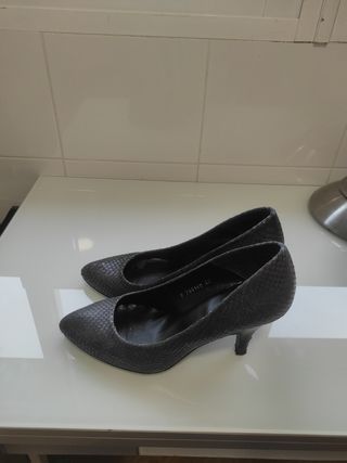 Salones Lodi negros, talla 37