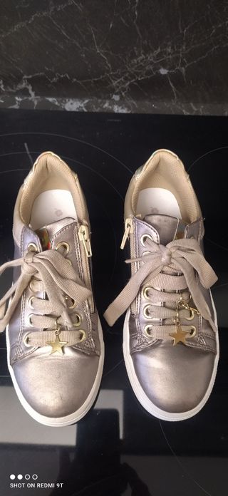 Zapatillas doradas niña